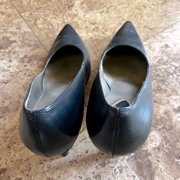 Navy Pumps - Picture 4 of 4